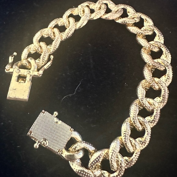 Men’s Cuban Linked Bracelet - Picture 2 of 5